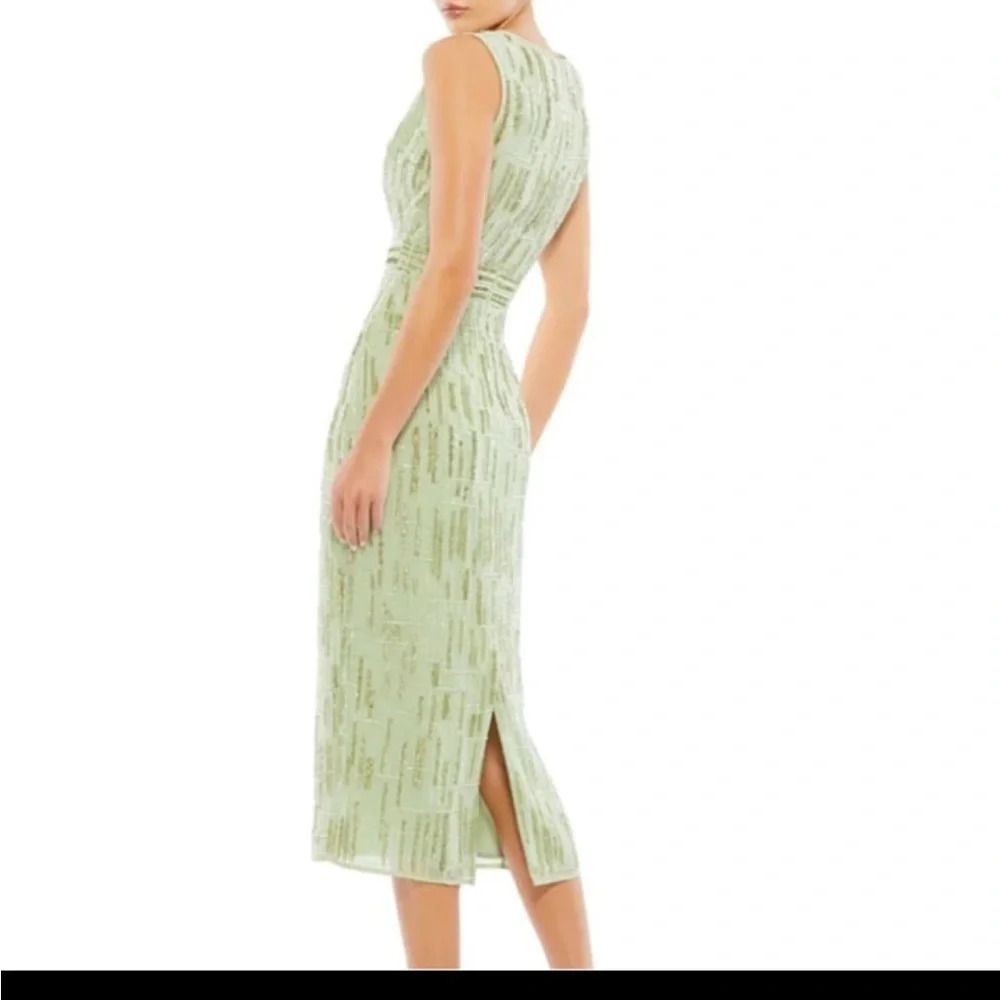 Elegant Green Sleeveless Dress